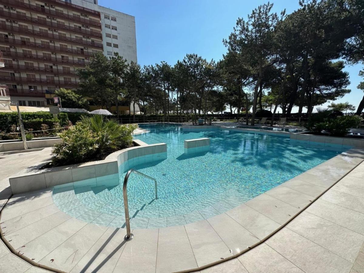 Residence Cristallo 4H Lignano Sabbiadoro Luaran gambar